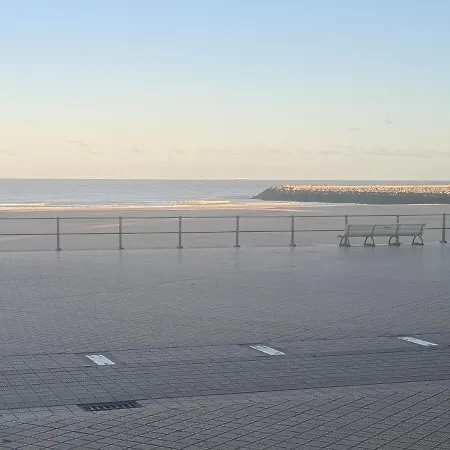 Appartement Frontaal Gelijkvloers Seaview 80m² 2 Slp Oostende