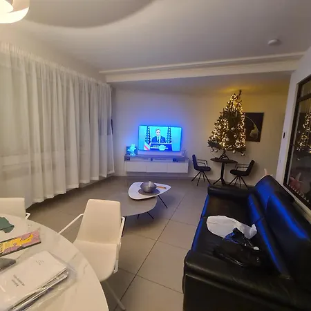 Apartment Frontaal Gelijkvloers Seaview 80m² 2 Slp Ostende